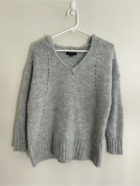 Cozy V-Neck Knit Sweater - Light Gray American eagle size small